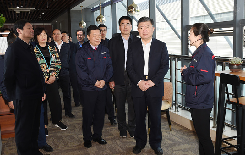 时任全国人大常委会副委员长陈竺率队视察长电